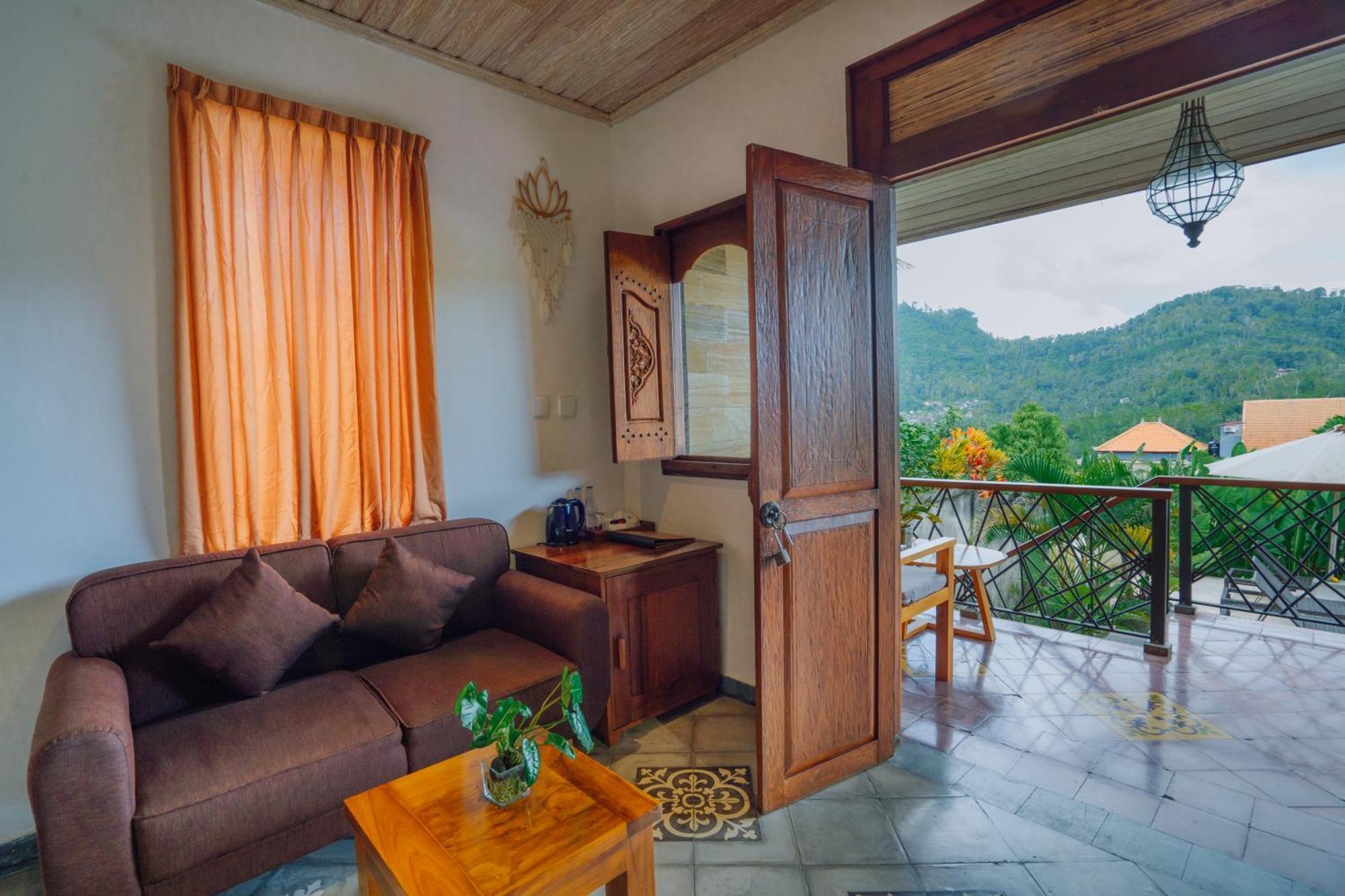 Deluxe Double Room 4