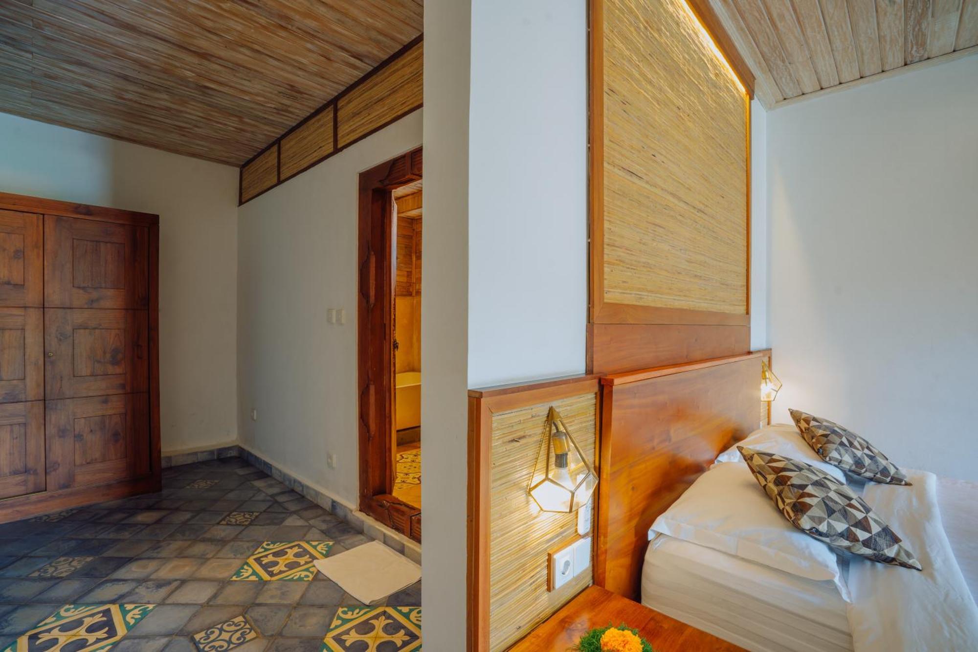 Deluxe Double Room 4